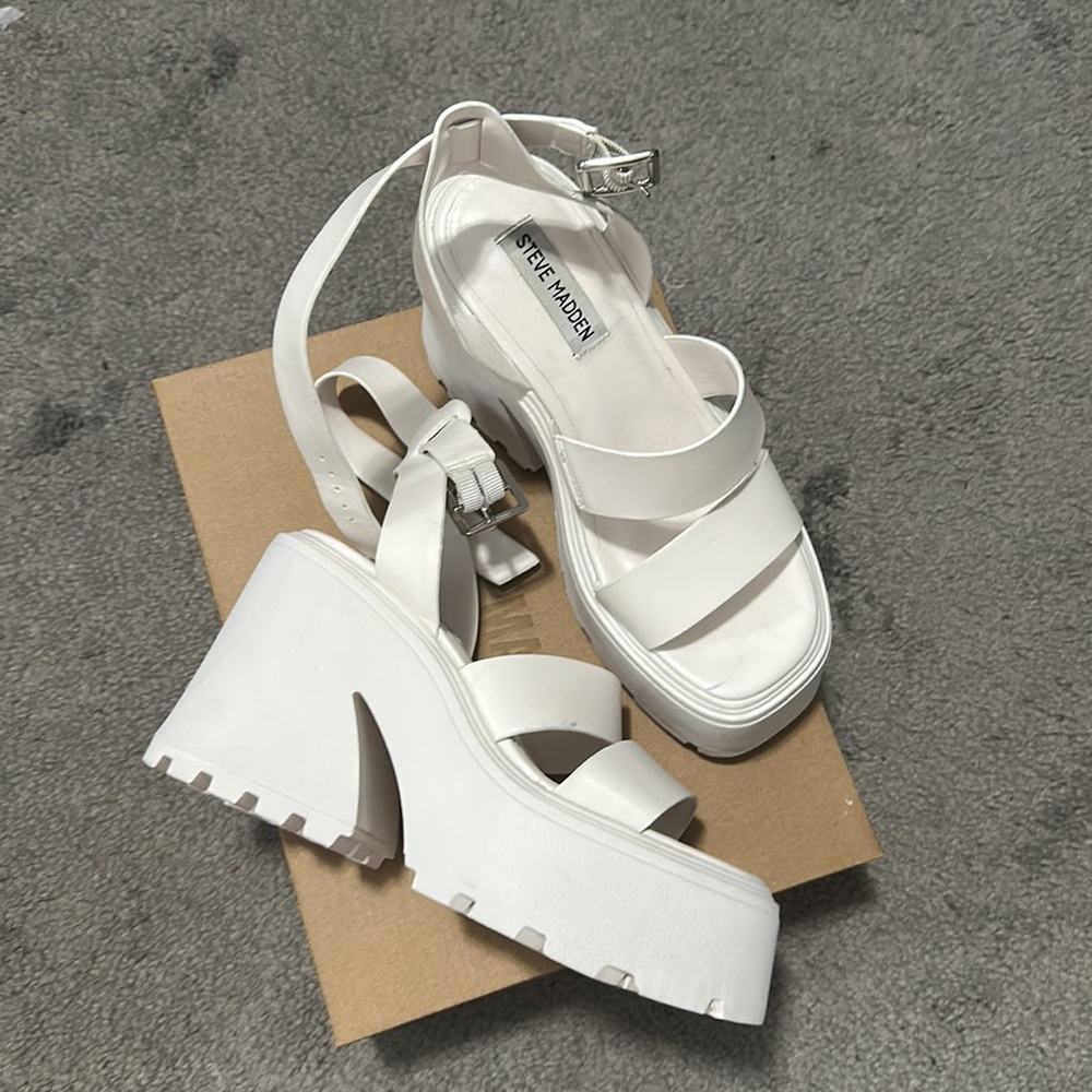 Steve Madden Abbot Platform Heel size 6.5 white sandal